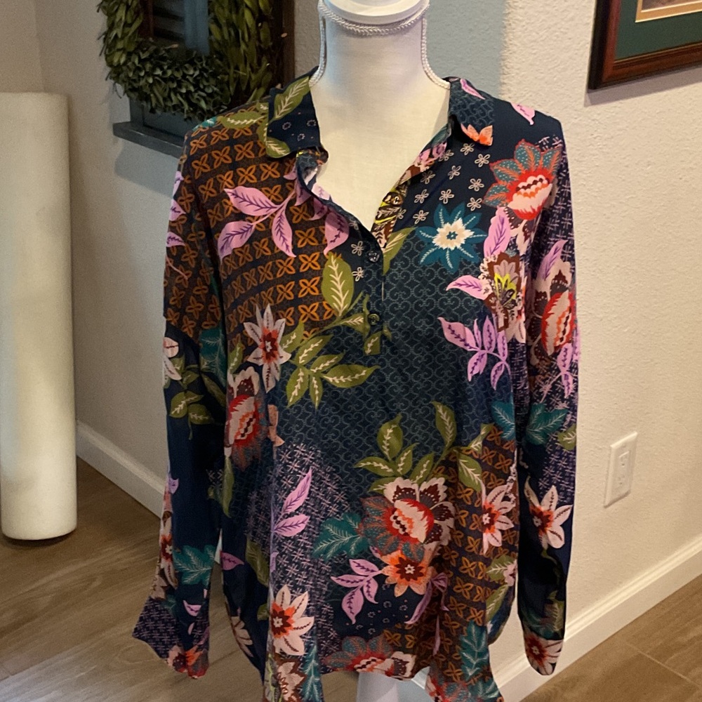 Floral Long Sleeve Button-Up Blouse
Johnny Was
NWOT. Silk